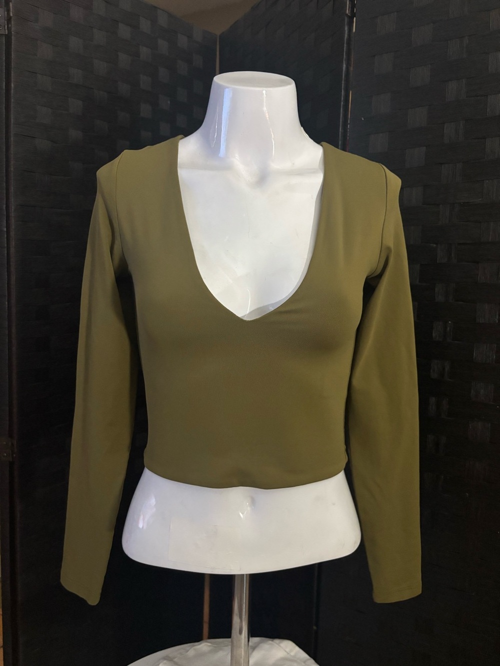 Aritzia BABATON long sleeve top
Size S